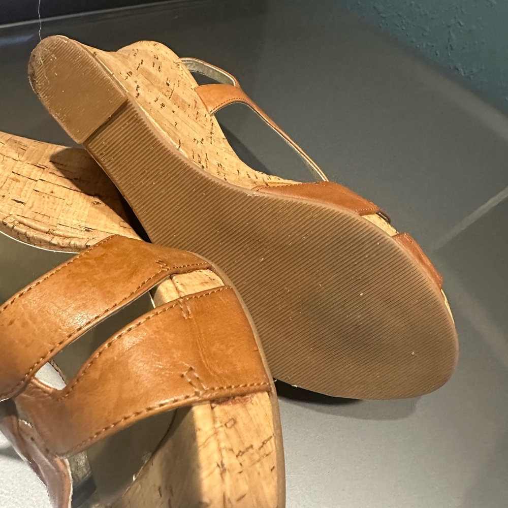 Guess Tan Leather Wedge Sandals - Picture 4 of 7